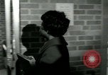Standbild Elizabeth Eckford der "Little Rock Nine"an zentralen State College Wilberforce Ohio United States USA, 1964, aus Sekunde 42 historischem Filmmaterial Videoclip 65675024012