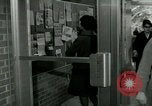 Standbild Elizabeth Eckford der "Little Rock Nine"an zentralen State College Wilberforce Ohio United States USA, 1964, aus Sekunde 47 historischem Filmmaterial Videoclip 65675024012