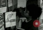 Standbild Elizabeth Eckford der "Little Rock Nine"an zentralen State College Wilberforce Ohio United States USA, 1964, aus Sekunde 50 historischem Filmmaterial Videoclip 65675024012