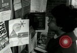 Standbild Elizabeth Eckford der "Little Rock Nine"an zentralen State College Wilberforce Ohio United States USA, 1964, aus Sekunde 58 historischem Filmmaterial Videoclip 65675024012