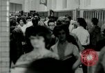 Standbild Thelma Mothershed von "Little Rock Neun" in Southern Illinois Univers Carbondale Illinois United States USA, 1964, aus Sekunde 8 historischem Filmmaterial Videoclip 65675024013