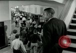Standbild Thelma Mothershed von "Little Rock Neun" in Southern Illinois Univers Carbondale Illinois United States USA, 1964, aus Sekunde 14 historischem Filmmaterial Videoclip 65675024013