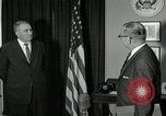 Standbild Plaque Präsentation United States USA, 1957, aus Sekunde 9 historischem Filmmaterial Videoclip 65675024018