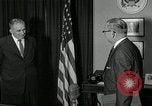 Standbild Plaque Präsentation United States USA, 1957, aus Sekunde 11 historischem Filmmaterial Videoclip 65675024018