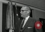 Standbild Plaque Präsentation United States USA, 1957, aus Sekunde 16 historischem Filmmaterial Videoclip 65675024018
