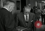Standbild Plaque Präsentation United States USA, 1957, aus Sekunde 32 historischem Filmmaterial Videoclip 65675024018