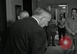 Standbild Plaque Präsentation United States USA, 1957, aus Sekunde 33 historischem Filmmaterial Videoclip 65675024018