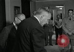 Standbild Plaque Präsentation United States USA, 1957, aus Sekunde 34 historischem Filmmaterial Videoclip 65675024018