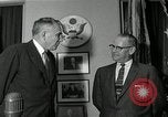 Standbild Plaque Präsentation United States USA, 1957, aus Sekunde 37 historischem Filmmaterial Videoclip 65675024018