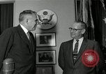 Standbild Plaque Präsentation United States USA, 1957, aus Sekunde 38 historischem Filmmaterial Videoclip 65675024018