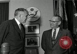 Standbild Plaque Präsentation United States USA, 1957, aus Sekunde 39 historischem Filmmaterial Videoclip 65675024018