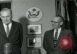 Standbild Plaque Präsentation United States USA, 1957, aus Sekunde 41 historischem Filmmaterial Videoclip 65675024018