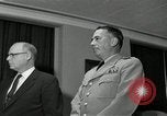 Standbild Plaque Präsentation United States USA, 1957, aus Sekunde 44 historischem Filmmaterial Videoclip 65675024018