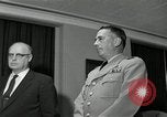 Standbild Plaque Präsentation United States USA, 1957, aus Sekunde 45 historischem Filmmaterial Videoclip 65675024018