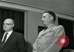 Standbild Plaque Präsentation United States USA, 1957, aus Sekunde 46 historischem Filmmaterial Videoclip 65675024018