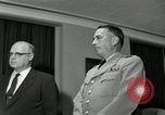 Standbild Plaque Präsentation United States USA, 1957, aus Sekunde 47 historischem Filmmaterial Videoclip 65675024018