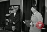 Standbild H G Milton III United States USA, 1957, aus Sekunde 27 historischem Filmmaterial Videoclip 65675024019