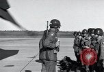 Immagine di 101St truppe aviotrasportate 327Reggimento di Fanteria Arkansas United States USA, 1957, secondo 8 filmato di repertorio 65675024033