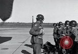 Immagine di 101St truppe aviotrasportate 327Reggimento di Fanteria Arkansas United States USA, 1957, secondo 10 filmato di repertorio 65675024033