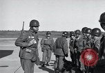 Immagine di 101St truppe aviotrasportate 327Reggimento di Fanteria Arkansas United States USA, 1957, secondo 15 filmato di repertorio 65675024033