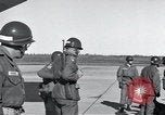 Immagine di 101St truppe aviotrasportate 327Reggimento di Fanteria Arkansas United States USA, 1957, secondo 18 filmato di repertorio 65675024033