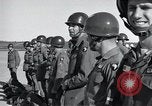 Immagine di 101St truppe aviotrasportate 327Reggimento di Fanteria Arkansas United States USA, 1957, secondo 20 filmato di repertorio 65675024033