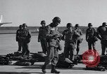 Immagine di 101St truppe aviotrasportate 327Reggimento di Fanteria Arkansas United States USA, 1957, secondo 34 filmato di repertorio 65675024033