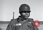 Immagine di 101St truppe aviotrasportate 327Reggimento di Fanteria Arkansas United States USA, 1957, secondo 40 filmato di repertorio 65675024033