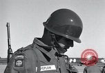 Immagine di 101St truppe aviotrasportate 327Reggimento di Fanteria Arkansas United States USA, 1957, secondo 42 filmato di repertorio 65675024033