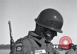 Immagine di 101St truppe aviotrasportate 327Reggimento di Fanteria Arkansas United States USA, 1957, secondo 44 filmato di repertorio 65675024033