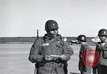 Immagine di 101St truppe aviotrasportate 327Reggimento di Fanteria Arkansas United States USA, 1957, secondo 50 filmato di repertorio 65675024033