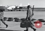 Immagine di 101St truppe aviotrasportate Arkansas United States USA, 1957, secondo 57 filmato di repertorio 65675024034
