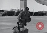 Immagine di 101St truppe aviotrasportate Arkansas United States USA, 1957, secondo 61 filmato di repertorio 65675024034