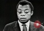 Standbild James Baldwin spricht über Bürgerrechtsbewegung United States USA, 1963, aus Sekunde 27 historischem Filmmaterial Videoclip 65675024057