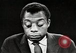 Standbild James Baldwin spricht über Bürgerrechtsbewegung United States USA, 1963, aus Sekunde 47 historischem Filmmaterial Videoclip 65675024057