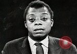 Standbild James Baldwin spricht über Bürgerrechtsbewegung United States USA, 1963, aus Sekunde 56 historischem Filmmaterial Videoclip 65675024057