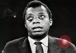 Standbild James Baldwin spricht über Bürgerrechtsbewegung United States USA, 1963, aus Sekunde 60 historischem Filmmaterial Videoclip 65675024057