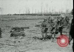 Standbild Schlacht von Arras Frankreich, 1917, aus Sekunde 61 historischem Filmmaterial Videoclip 65675024074