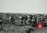 Standbild Schlacht von Arras Frankreich, 1917, aus Sekunde 57 historischem Filmmaterial Videoclip 65675024083