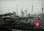 Standbild Armee Transport Service Piers in Hoboken New Jersey Hoboken New Jersey USA, 1918, aus Sekunde 24 historischem Filmmaterial Videoclip 65675024105