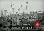 Standbild Armee Transport Service Piers in Hoboken New Jersey Hoboken New Jersey USA, 1918, aus Sekunde 32 historischem Filmmaterial Videoclip 65675024105