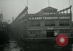 Standbild Armee Transport Service Piers in Hoboken New Jersey Hoboken New Jersey USA, 1918, aus Sekunde 53 historischem Filmmaterial Videoclip 65675024105