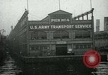 Standbild Armee Transport Service Piers in Hoboken New Jersey Hoboken New Jersey USA, 1918, aus Sekunde 55 historischem Filmmaterial Videoclip 65675024105