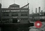 Standbild Armee Transport Service Piers in Hoboken New Jersey Hoboken New Jersey USA, 1918, aus Sekunde 60 historischem Filmmaterial Videoclip 65675024105