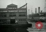 Standbild Armee Transport Service Piers in Hoboken New Jersey Hoboken New Jersey USA, 1918, aus Sekunde 61 historischem Filmmaterial Videoclip 65675024105