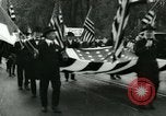 Standbild patriotischen Ford Rallye Dearborn Michigan  USA, 1917, aus Sekunde 4 historischem Filmmaterial Videoclip 65675024111