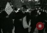 Standbild patriotischen Ford Rallye Dearborn Michigan  USA, 1917, aus Sekunde 11 historischem Filmmaterial Videoclip 65675024111