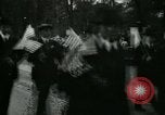 Standbild patriotischen Ford Rallye Dearborn Michigan  USA, 1917, aus Sekunde 13 historischem Filmmaterial Videoclip 65675024111