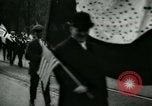 Standbild patriotischen Ford Rallye Dearborn Michigan  USA, 1917, aus Sekunde 18 historischem Filmmaterial Videoclip 65675024111
