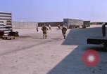 Image US Marine F-8E crusader étant armés de roquettes Da Nang au Vietnam, 1967, de la seconde 14 séquences d'archives historiques vidéo 65675024121